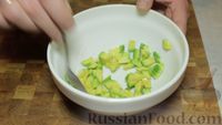 Фото приготовления рецепта: Тартар из тунца и авокадо - шаг №11