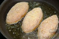 Фото приготовления рецепта: Куриные котлеты со сливочным маслом и зеленью - шаг №11