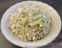 Фото к рецепту: Салат из капусты с огурцом