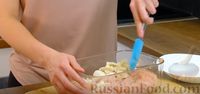 Фото приготовления рецепта: Дрожжевые пирожки с картофелем и колбасой (в духовке) - шаг №23