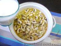 Фото приготовления рецепта: Суп из кролика, с фасолью, грибами и сливками - шаг №17