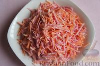 Фото приготовления рецепта: Салат “Розовое облако” из редьки и моркови - шаг №8
