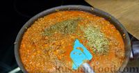 Фото приготовления рецепта: Минтай, запечённый с баклажанами, помидорами и сыром - шаг №4