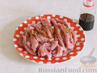 Фото приготовления рецепта: Жареная свинина с черемшой - шаг №3