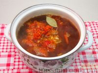 Фото приготовления рецепта: Грибной суп с перловкой, квашеной капустой и колбасой - шаг №11