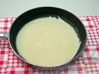 Фото приготовления рецепта: Грибной суп с перловкой, квашеной капустой и колбасой - шаг №13