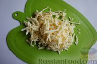 Фото приготовления рецепта: Салат из краснокочанной капусты, яиц и сыра с чесноком - шаг №5