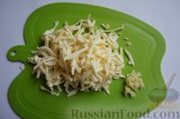 Фото приготовления рецепта: Салат из краснокочанной капусты, яиц и сыра с чесноком - шаг №6