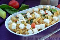 Фото приготовления рецепта: Паста в сливочном соусе со шпинатом, луком-пореем и томатами - шаг №11