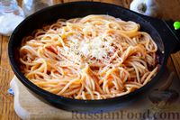 Фото приготовления рецепта: Спагетти с сыром, помидорами и зеленью - шаг №8