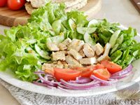 Фото к рецепту: Салат с куриным филе, приготовленным в пергаменте