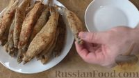Фото приготовления рецепта: Жареная корюшка в панировке из манки - шаг №6