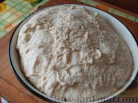 Фото приготовления рецепта: Пирожки с сушеными грибами и рисом - шаг №8