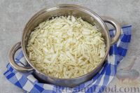 Фото приготовления рецепта: Капустные оладьи с сыром - шаг №3