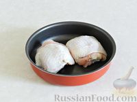 Фото приготовления рецепта: Запеченные куриные бедра в соусе бешамель со шпинатом - шаг №2