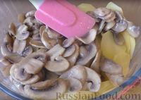 Фото приготовления рецепта: Закусочный торт с мясом, грибами и картошкой - шаг №9