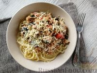 Фото приготовления рецепта: Спагетти с консервированным лососем и овощами - шаг №12