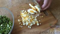 Фото приготовления рецепта: Пирожки с луком и яйцом (дрожжевое тесто для жарки и выпечки) - шаг №7