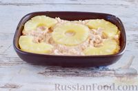 Фото приготовления рецепта: Запеканка из куриного фарша с ананасами и сыром - шаг №8