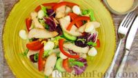 Фото к рецепту: Салат с курицей, овощами и моцареллой