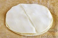 Фото приготовления рецепта: Сырный пирог "Солнышко" из слоёного теста - шаг №9