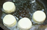 Фото приготовления рецепта: Пышные сырники - шаг №5
