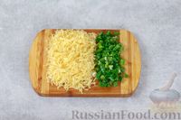 Фото приготовления рецепта: Запечённая картошка с сосисками, помидорами и сыром - шаг №6