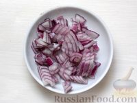 Фото приготовления рецепта: Перловая каша с фасолью, овощами и грибами (в горшочках) - шаг №7