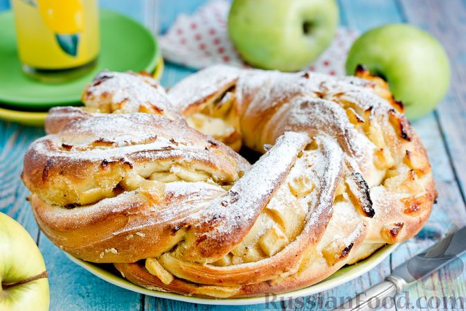 Пирожки с яблоками из дрожжевого теста в духовке, рецепты с фото