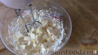 Фото приготовления рецепта: Фаршированный багет с сыром и копчёными колбасками - шаг №4