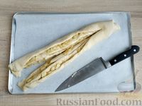 Фото приготовления рецепта: Солёные сырники с копчёным сыром и зелёным луком - шаг №8