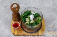 Фото приготовления рецепта: Зелёный соус из кинзы - шаг №3