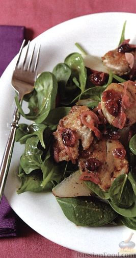Рецепт Теплый салат из свинины с грушей и клюквой