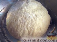 Фото приготовления рецепта: Лепешки с колбасно-сырной начинкой - шаг №3