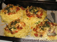 Фото приготовления рецепта: Запеченные гнезда-спагетти с фаршем - шаг №6