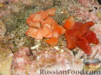 Фото приготовления рецепта: Запеканка с фаршем и макаронами под соусом "Бешамель" - шаг №7