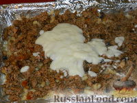 Фото приготовления рецепта: Запеканка с фаршем и макаронами под соусом "Бешамель" - шаг №17