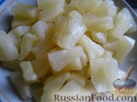 Фото приготовления рецепта: Салат "Курица с ананасами" - шаг №4