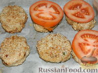 Фото приготовления рецепта: Котлеты из индейки с помидорами и сыром - шаг №13