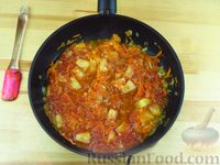 Фото приготовления рецепта: Жареная рыба в томатном соусе с ананасами - шаг №6