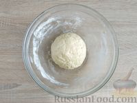Фото приготовления рецепта: Открытый пирог с зернёным творогом и сыром - шаг №6