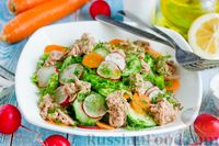 Фото приготовления рецепта: Салат с тунцом, редисом, морковью и огурцом - шаг №12