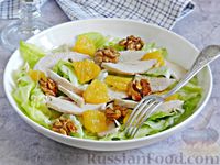Фото к рецепту: Салат с курицей,  апельсином и карамелизированными орехами