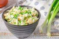 Фото приготовления рецепта: Салат с кукурузой, огурцом и зелёным луком - шаг №9