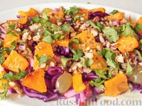 Фото приготовления рецепта: Салат из краснокочанной капусты и тыквы с виноградом и яблоком - шаг №12