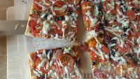 Фото приготовления рецепта: Домашняя пицца на дрожжевом тесте - шаг №17