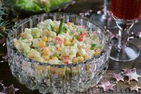 Фото к рецепту: Крабовый салат с огурцом