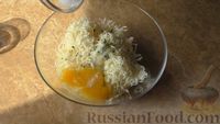 Фото приготовления рецепта: Картофельные вафли с сыром - шаг №4