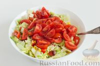 Фото приготовления рецепта: Овощной салат с кукурузой и фасолью - шаг №5