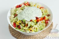 Фото приготовления рецепта: Овощной салат с кукурузой и фасолью - шаг №7